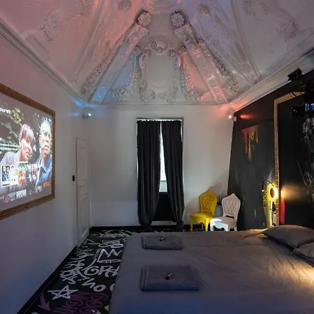 Capsule Art Déco - Jacuzzi - Netflix - Cinéma - Arcade De Jeux&nintendo Switch - 2 - Filet Suspendu